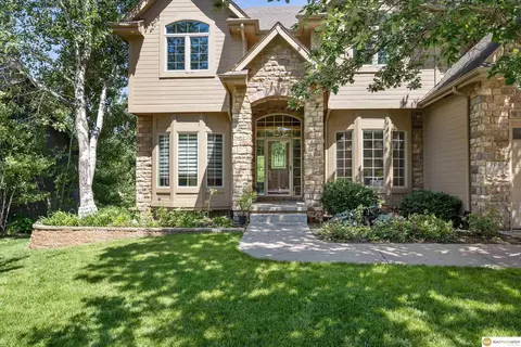 1519 S 192nd Avenue Cir, Omaha, NE 68130