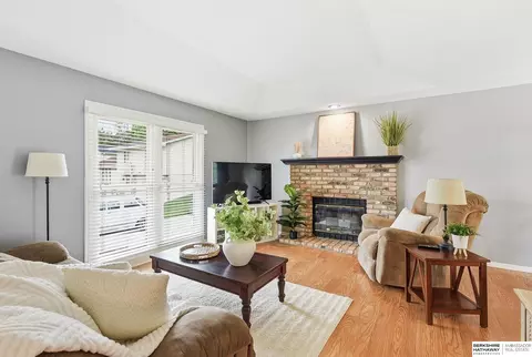2410 Yorktown Pl, Bellevue, NE 68123