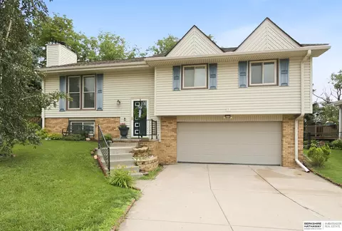 2410 Yorktown Pl, Bellevue, NE 68123