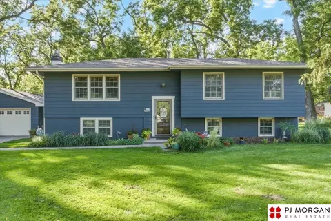 7914 Keystone Dr, Omaha, NE 68134