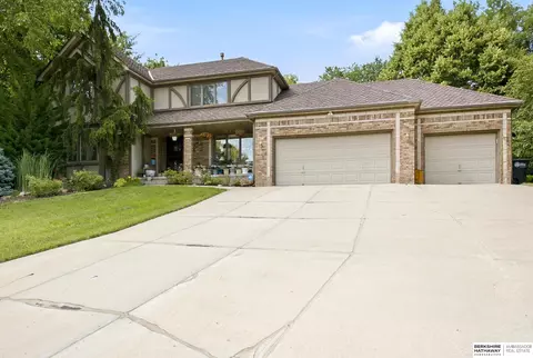1017 N 129th Cir, Omaha, NE 68154