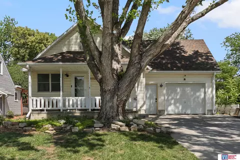 1112 N 66th St, Lincoln, NE 68505