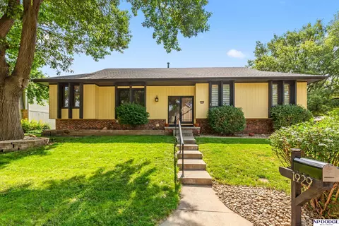 1929 S 167th Avenue Cir, Omaha, NE 68130
