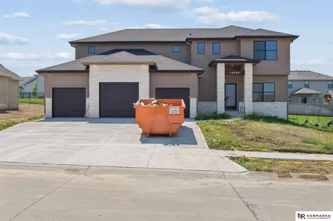 12705 Glenn St, Papillion, NE 68138