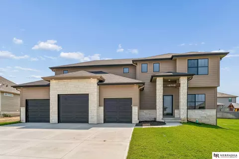 12705 Glenn St, Papillion, NE 68138