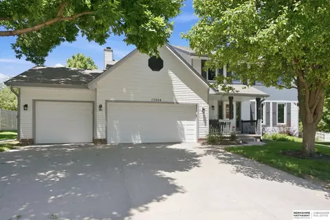 13404 Hillsborough Dr, Omaha, NE 68164
