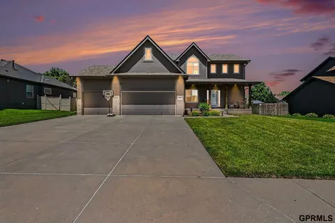 19514 Z St, Omaha, NE 68135
