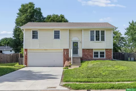 3312 Schuemann Dr, Bellevue, NE 68123
