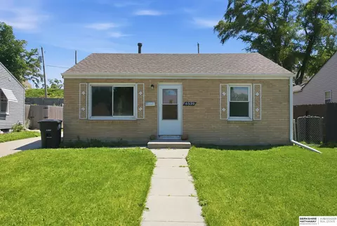 6539 Binney St, Omaha, NE 68104