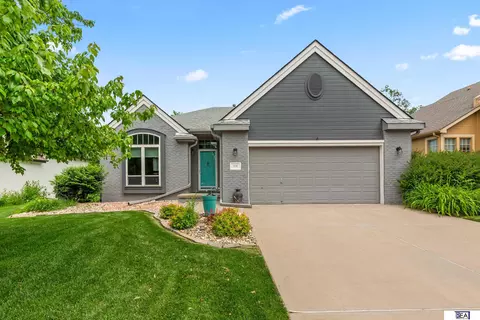 619 S 186th St, Omaha, NE 68022