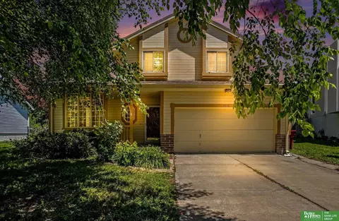 15116 Chalco Pointe Dr, Omaha, NE 68138