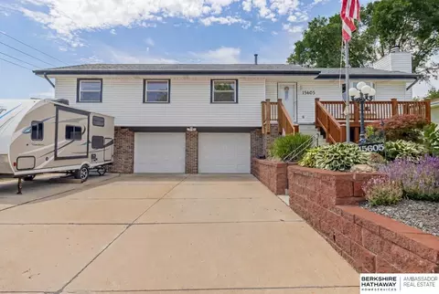 15605 Valley St, Omaha, NE 68130