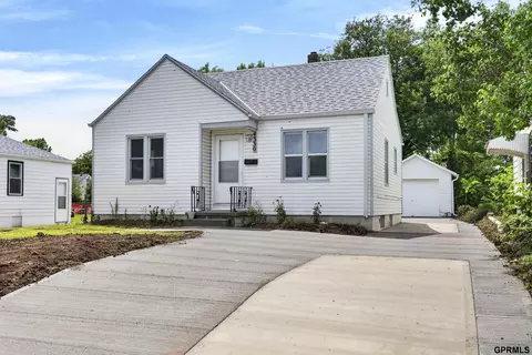 4330 N 31st St, Omaha, NE 68104