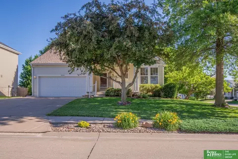 19810 Sycamore Dr, Gretna, NE 68028