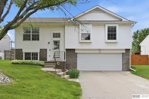 17615 Olive St, Omaha, NE 68136