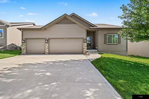 Exterior - 18907 Briar St, Omaha, NE 68136 photo 2 of 10