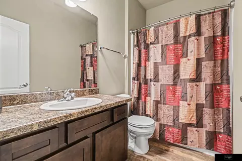 Bath - 18907 Briar St, Omaha, NE 68136 photo 2 of 2