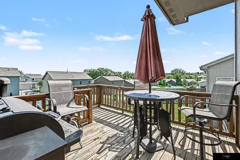 Exterior - 18907 Briar St, Omaha, NE 68136 photo 5 of 10