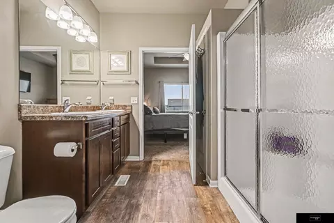 Bath - 18907 Briar St, Omaha, NE 68136 photo 1 of 2