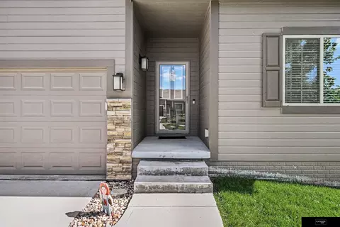 Exterior - 18907 Briar St, Omaha, NE 68136 photo 3 of 10