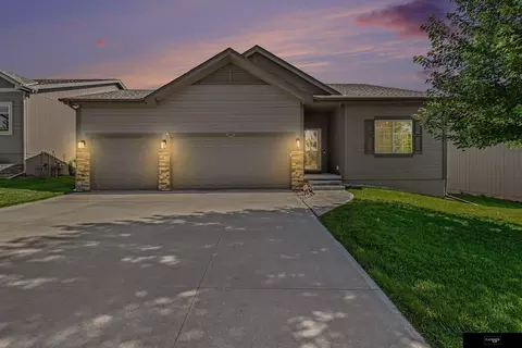 18907 Briar St, Omaha, NE 68136