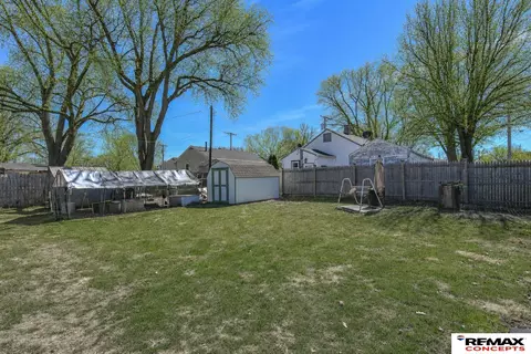 Exterior - 1309 Grant St, Beatrice, NE 68310 photo 4 of 5