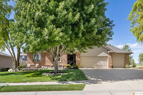 17002 Grant St, Elkhorn, NE 68116