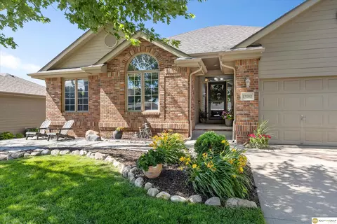 17002 Grant St, Elkhorn, NE 68116