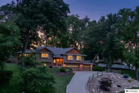 56218 Grande Oaks Ln, Glenwood, IA 51534