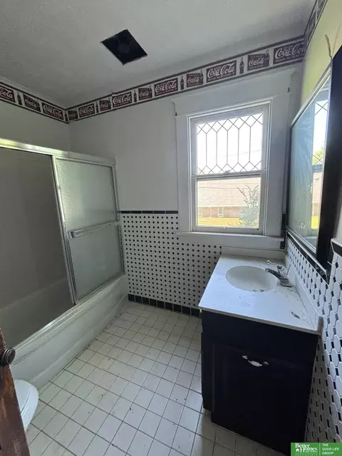 Bath - 105 E 5 St, Stromsburg, NE 68666 photo 1 of 2