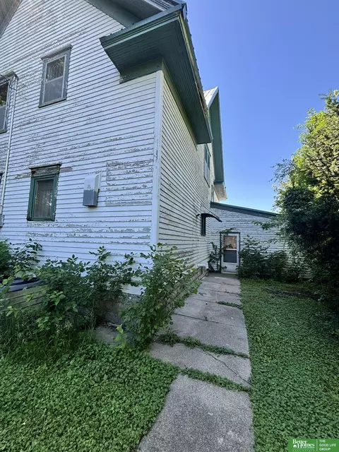 Exterior - 105 E 5 St, Stromsburg, NE 68666 photo 3 of 4