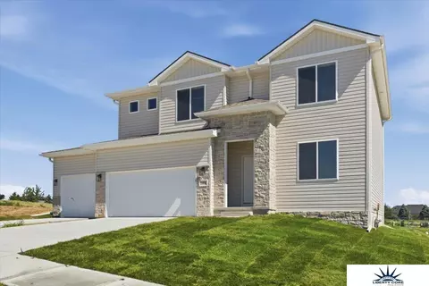 21058 Alex Ave, Elkhorn, NE 68022