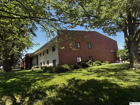2820 N 66th Ave #319, Omaha, NE 68104