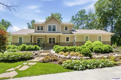 3435 Oakridge Rd, Omaha, NE 68112