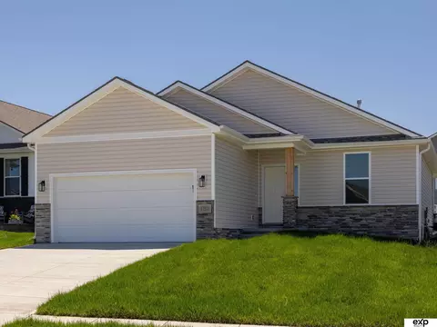 17511 Greenleaf St, Omaha, NE 68136