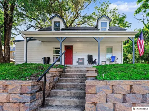 206 N Linn St, Glenwood, IA 51534