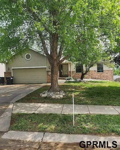 8231 Clay St, Omaha, NE 68122