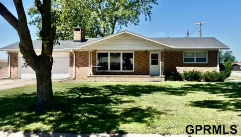 2198 Northridge Dr, Fairbury, NE 68352