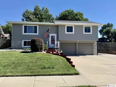 7125 Joyce St, Omaha, NE 68138