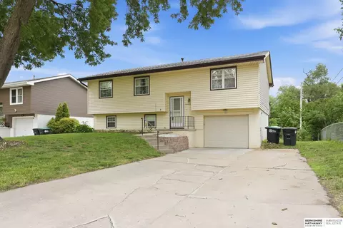 6405 N 66th St, Omaha, NE 68104