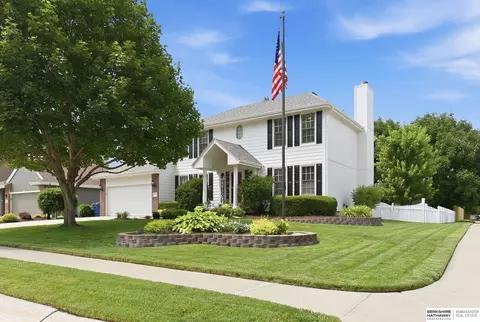 2128 Liberty Ln, Papillion, NE 68133