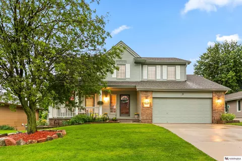 2001 Liberty Ln, Papillion, NE 68133