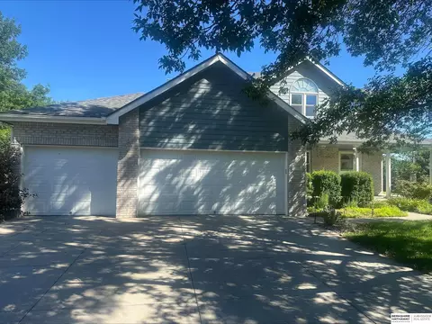 9100 Merryvale Dr, Lincoln, NE 68526