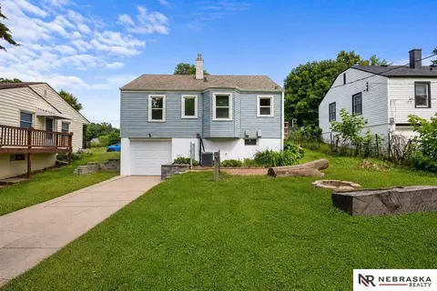 2948 N 56 St, Omaha, NE 68104
