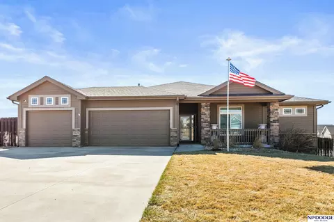 19479 Willow Cir, Gretna, NE 68028