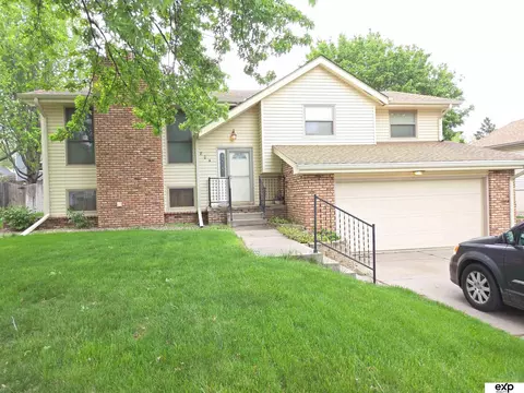 804 E Cary St, Papillion, NE 68046