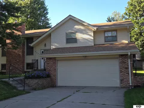 804 E Cary St, Papillion, NE 68046