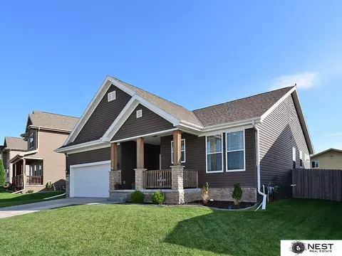 1030 Barker Ln, Lincoln, NE 68521