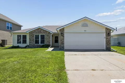 706 Lamont Dr, Lincoln, NE 68528