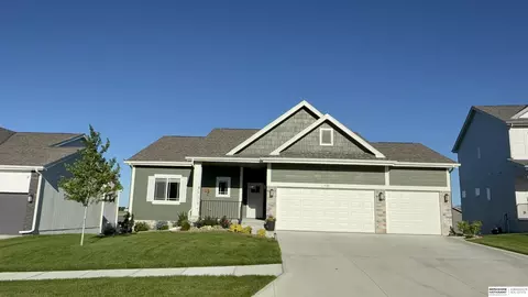 5520 N 181st St, Elkhorn, NE 68022